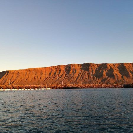 Отель Magnifico Barco En La Graciosa Калета-де-Себо Экстерьер фото