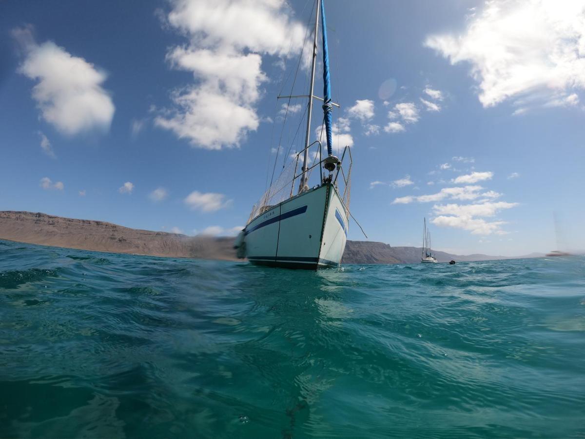 Отель Magnifico Barco En La Graciosa Калета-де-Себо Экстерьер фото