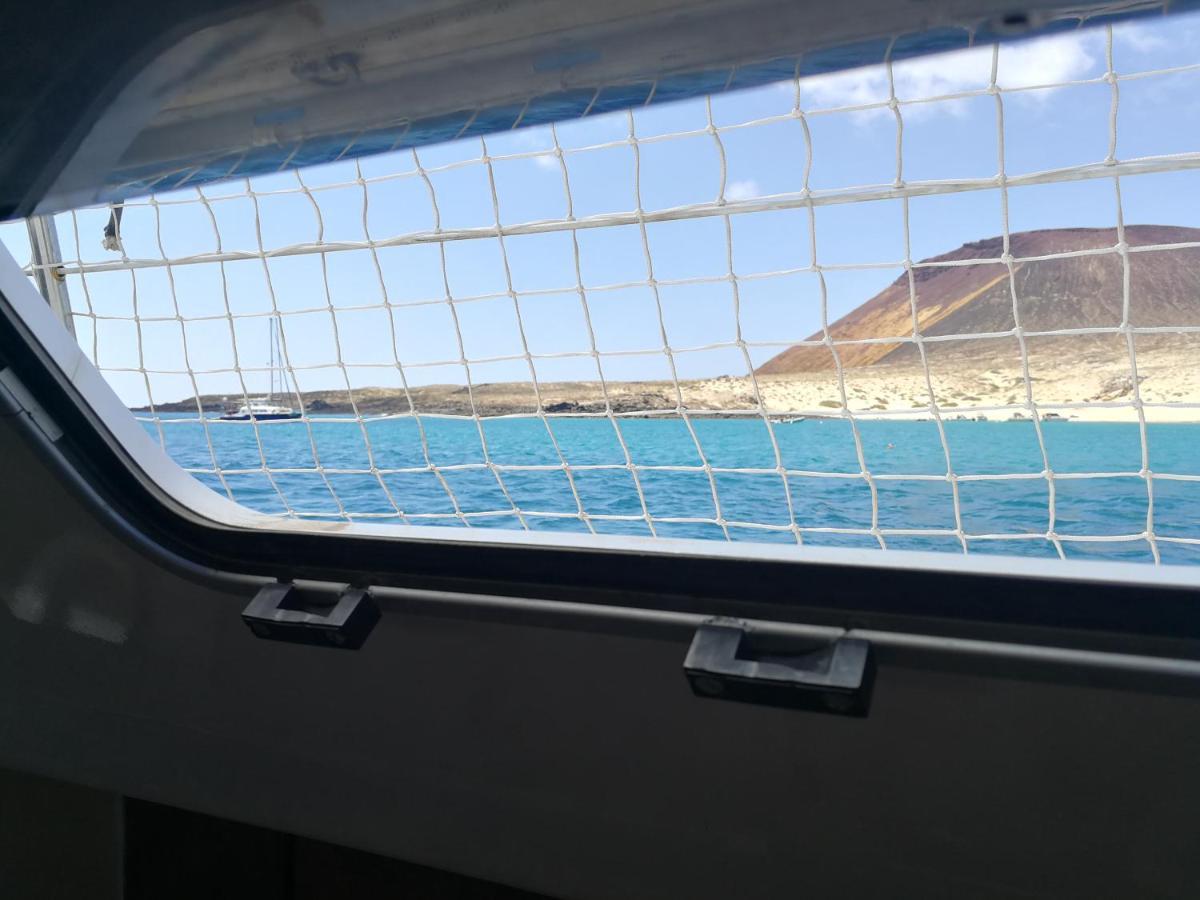 Отель Magnifico Barco En La Graciosa Калета-де-Себо Экстерьер фото