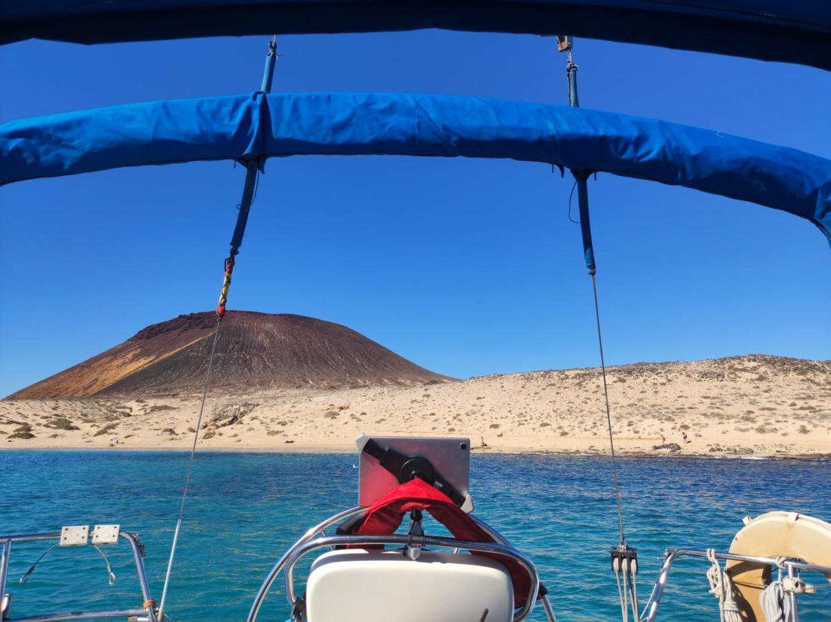 Отель Magnifico Barco En La Graciosa Калета-де-Себо Экстерьер фото