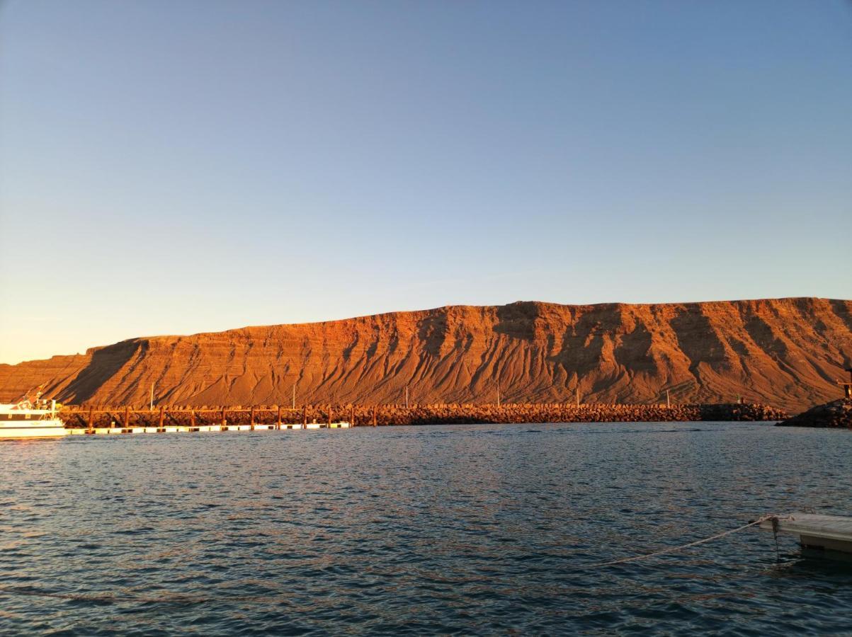 Отель Magnifico Barco En La Graciosa Калета-де-Себо Экстерьер фото